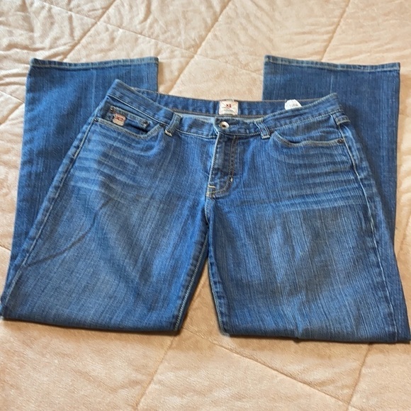 Denim laboratory flare leg Jean - Picture 3 of 10
